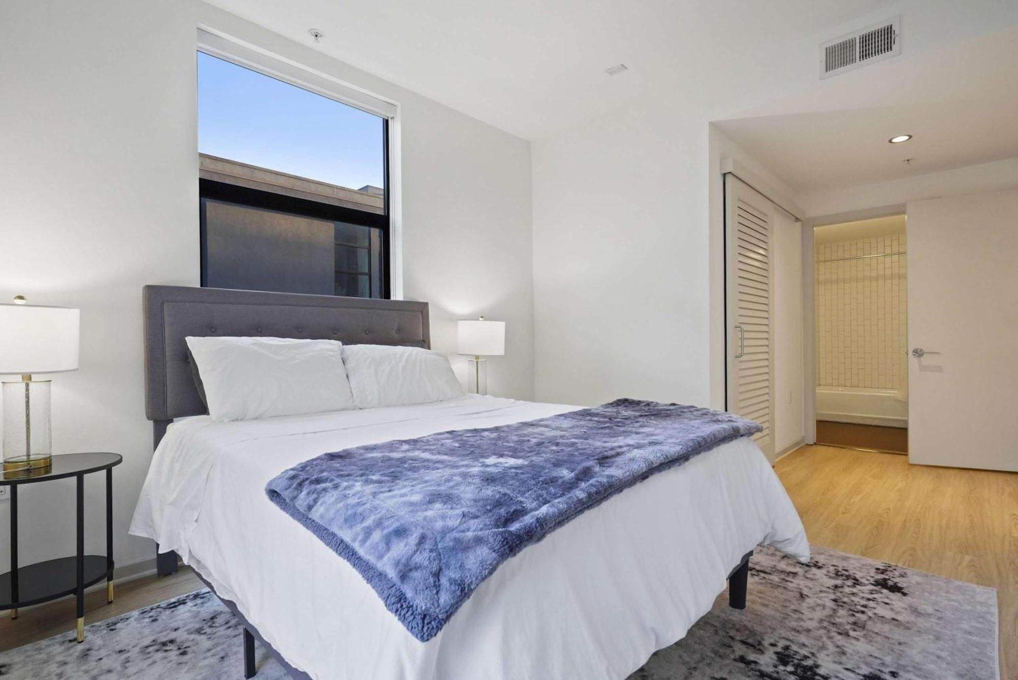 Hollywood Haven Luxury 2br With Hot Tub Balcony Los Angeles