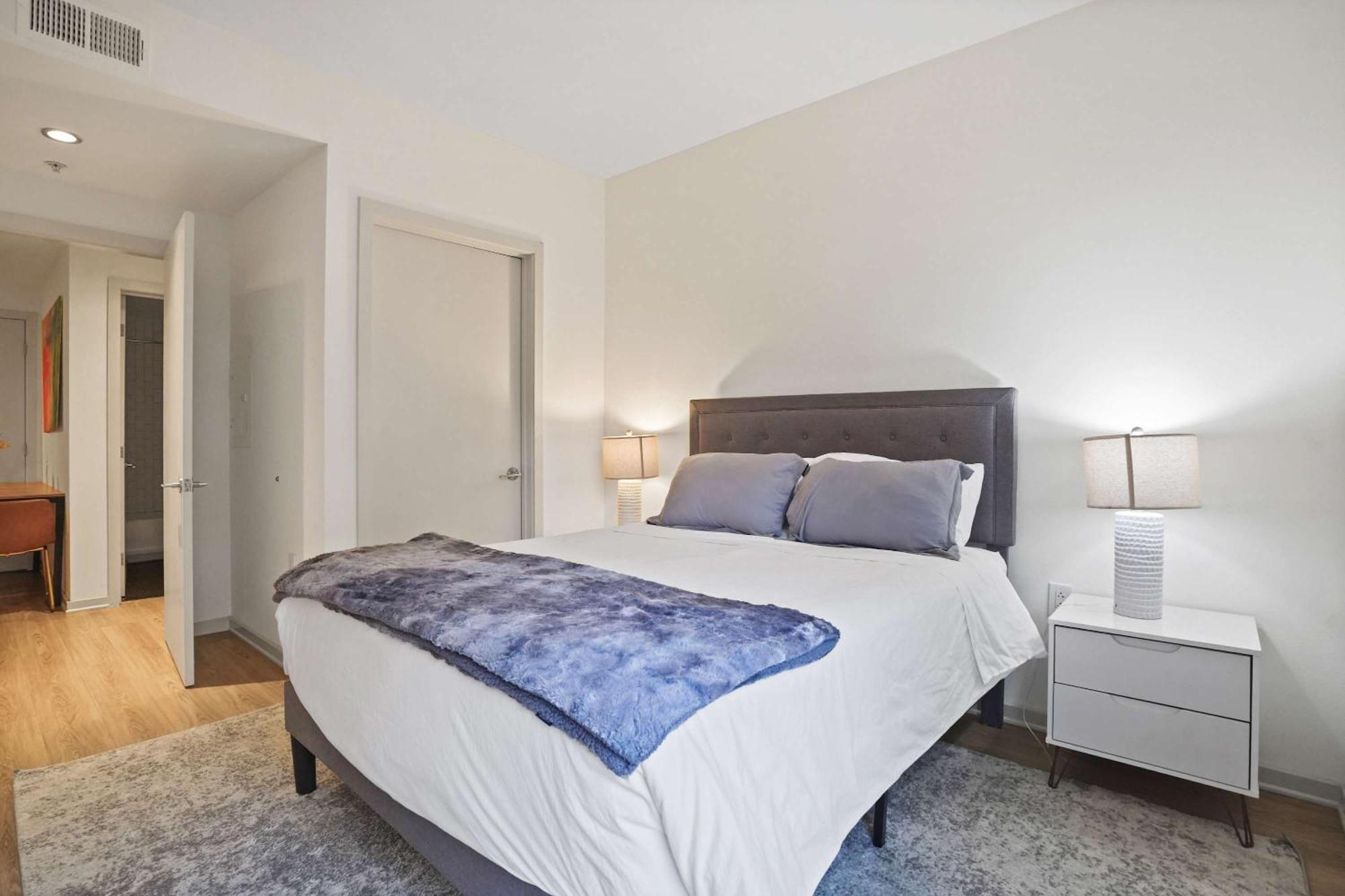 Hollywood Haven Luxury 2br With Hot Tub Balcony