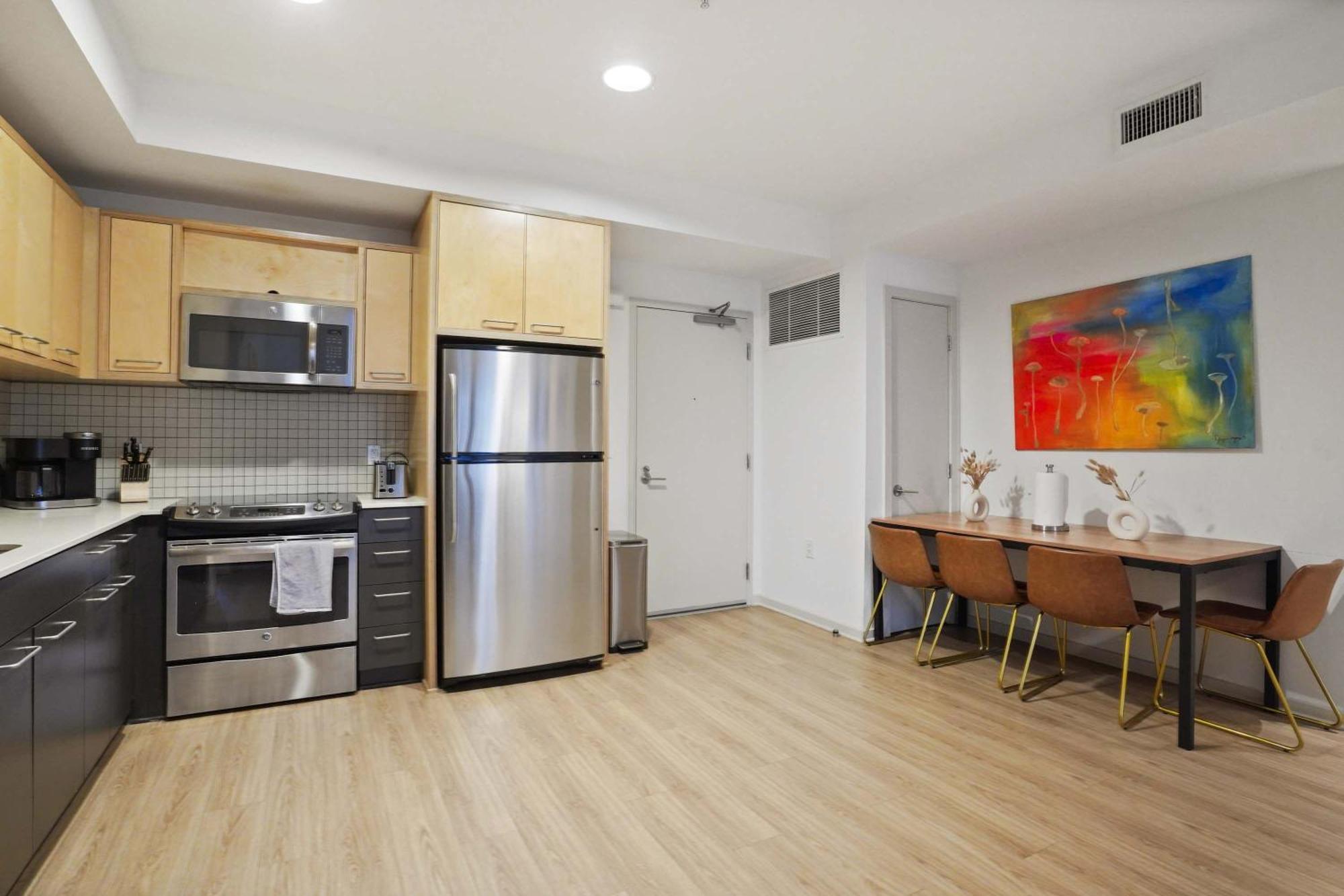 Hollywood Haven Luxury 2br With Hot Tub Balcony * Los Angeles