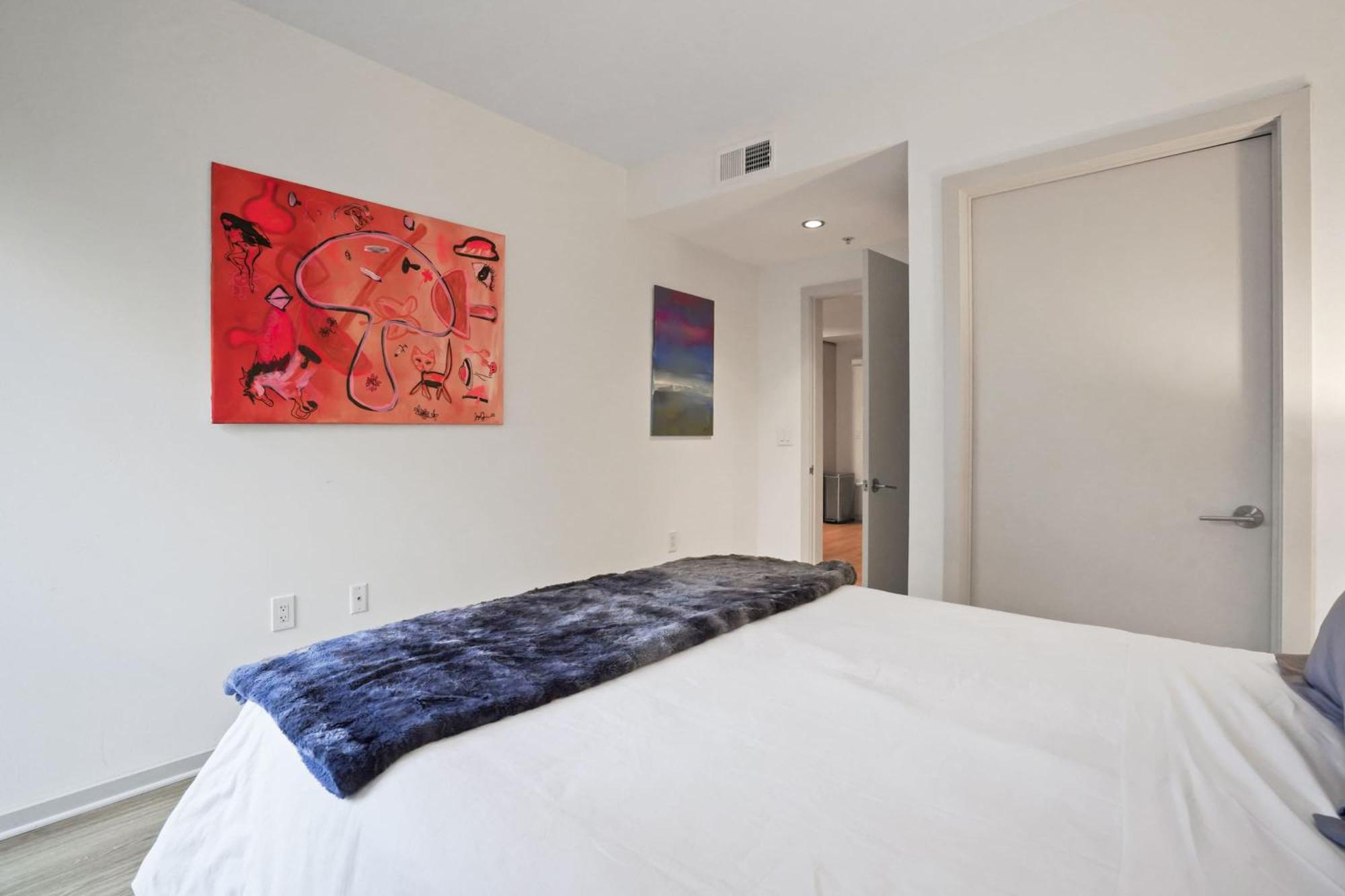 Hollywood Haven Luxury 2br With Hot Tub Balcony Los Angeles