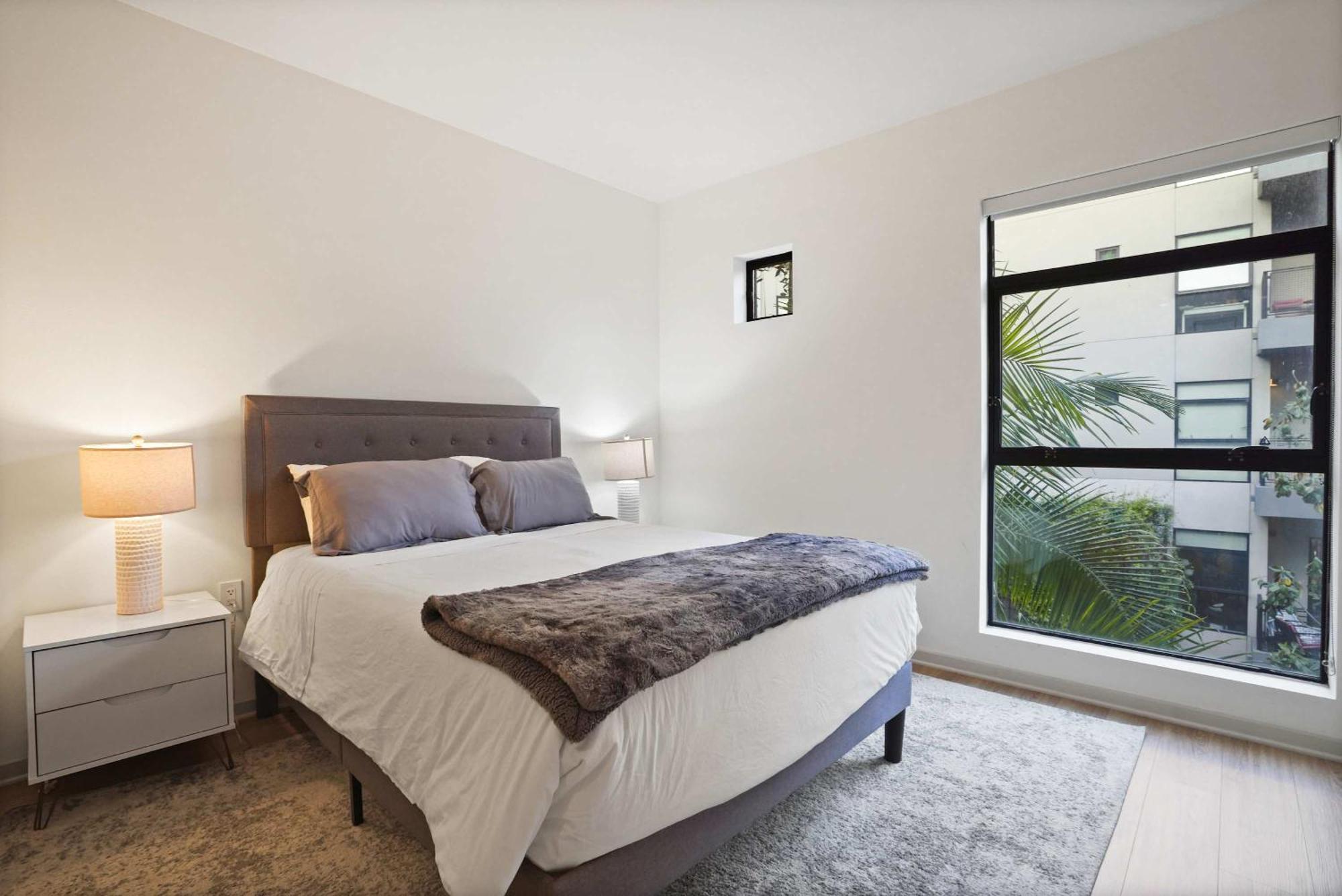 Apartment Hollywood Haven Luxury 2br With Hot Tub Balcony